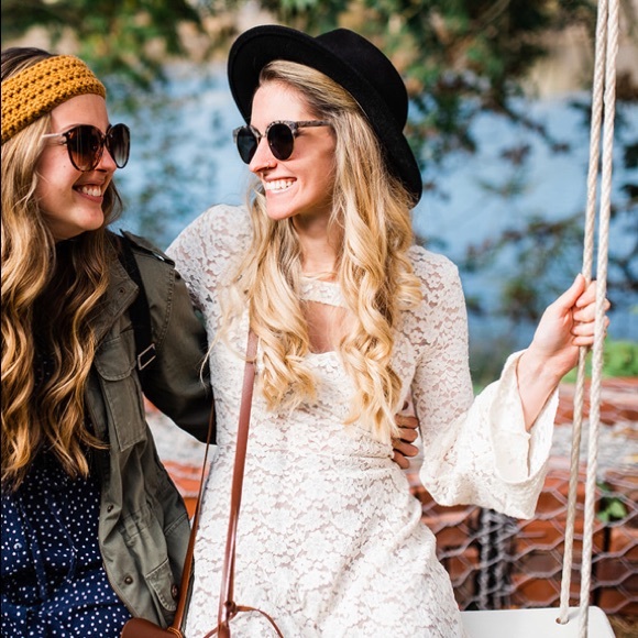 Bcbg Lace Boho Bell sleeve dress - Picture 2 of 4